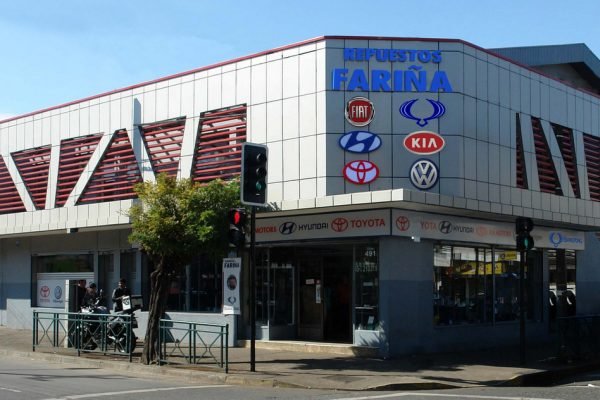 Vista frontal de Local de Cruz en la ciudad de Temuco